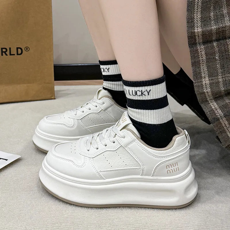 Versatile breathable anti slip board shoes for autumn and winter thick soled height increasing white shoes